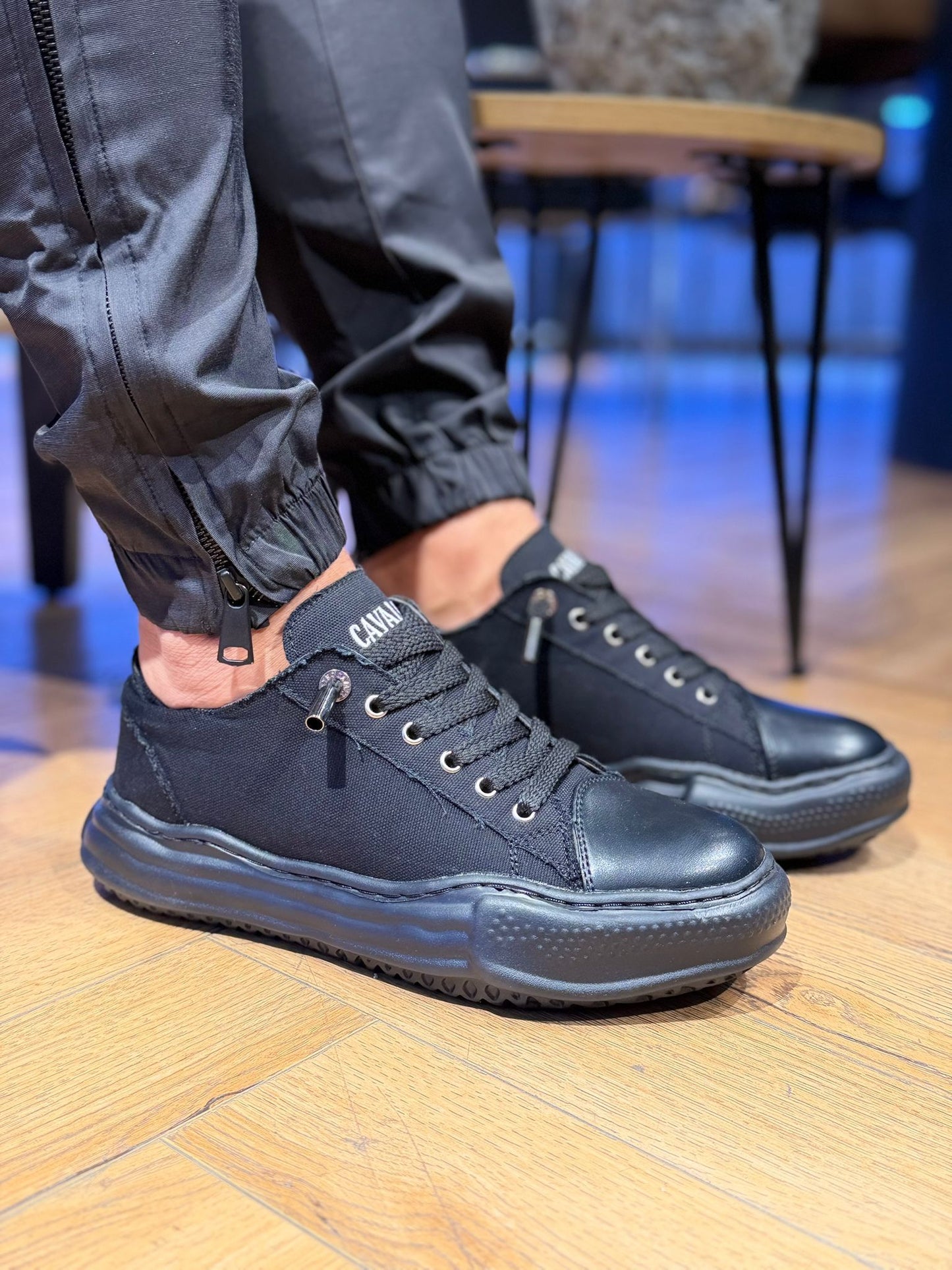 נעל אופנה שחורה