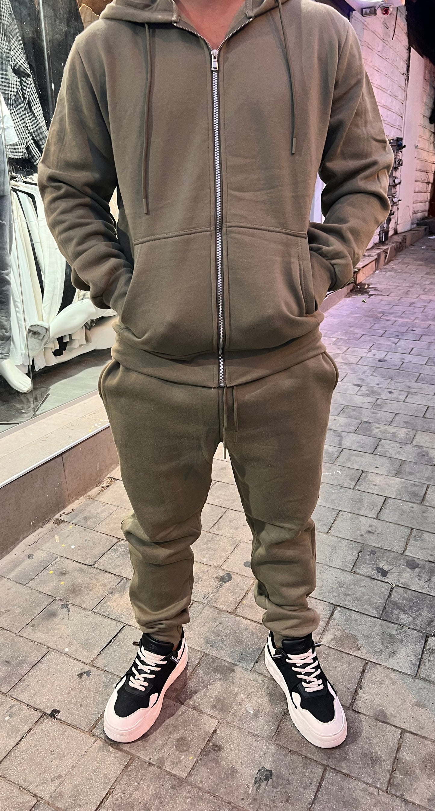 חליפת קפוצ׳ון רוכסן ירוק זית מושלמת חובה