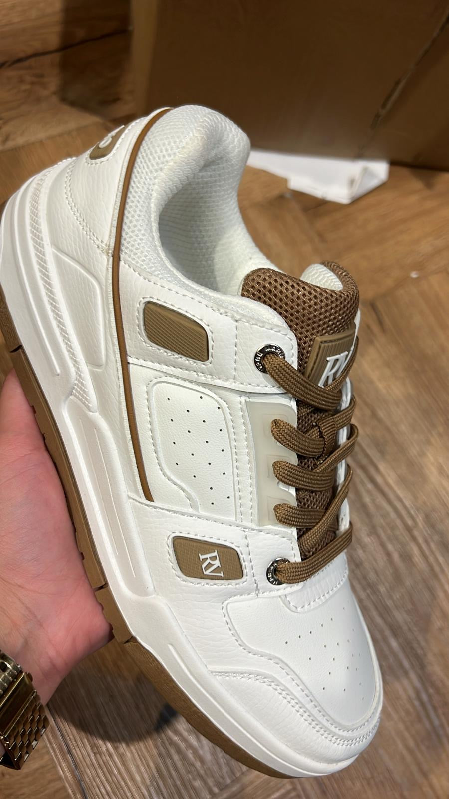 נעל רוברטו וינו  פריז