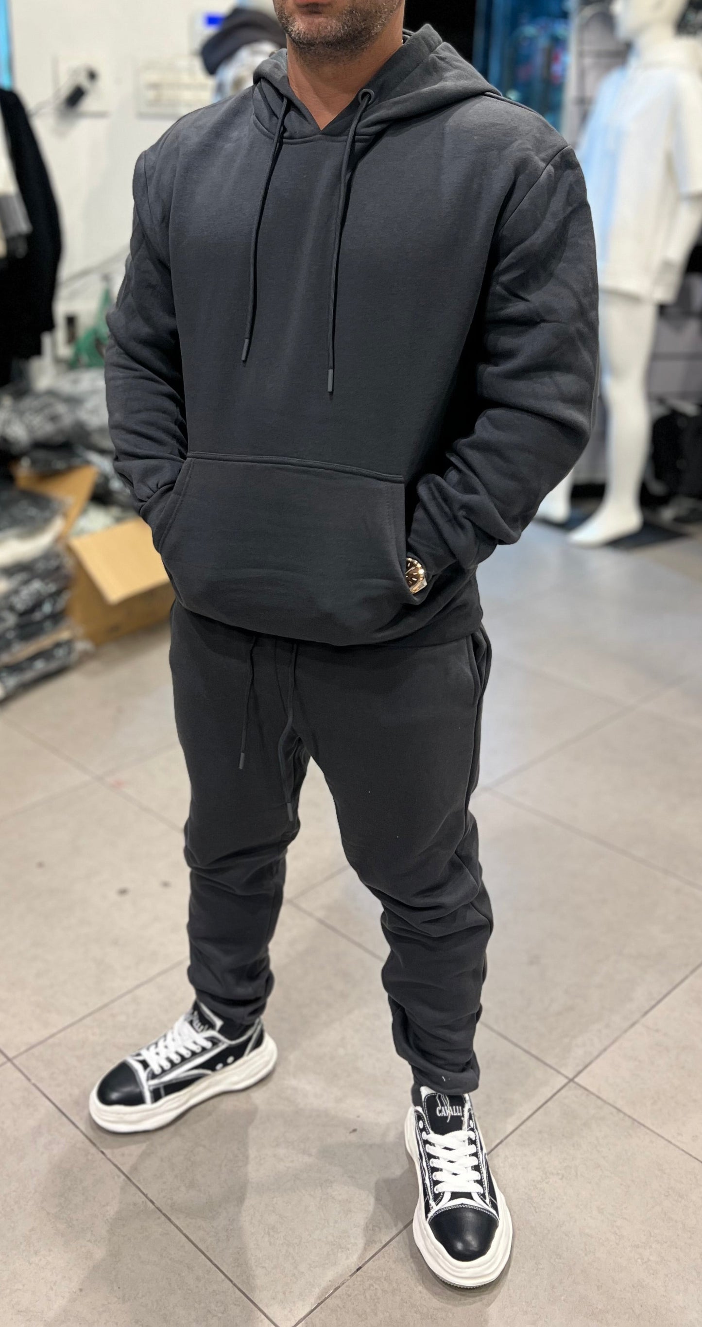 חליפת קפוצ׳ון פותר אפור כהה