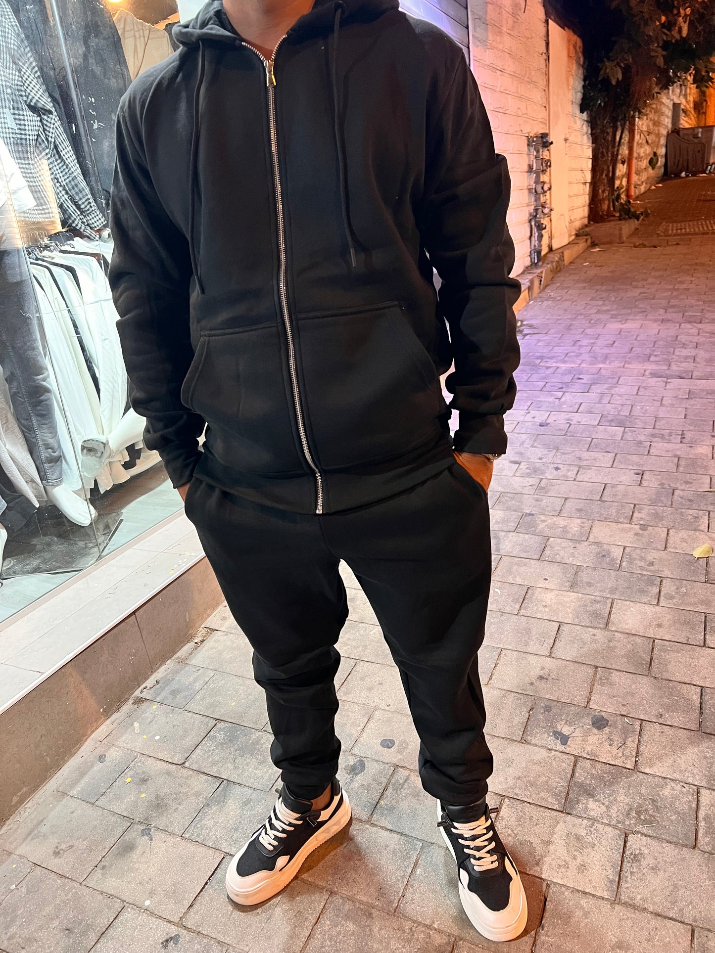 חליפת קפוצ׳ון רוכסן שחור