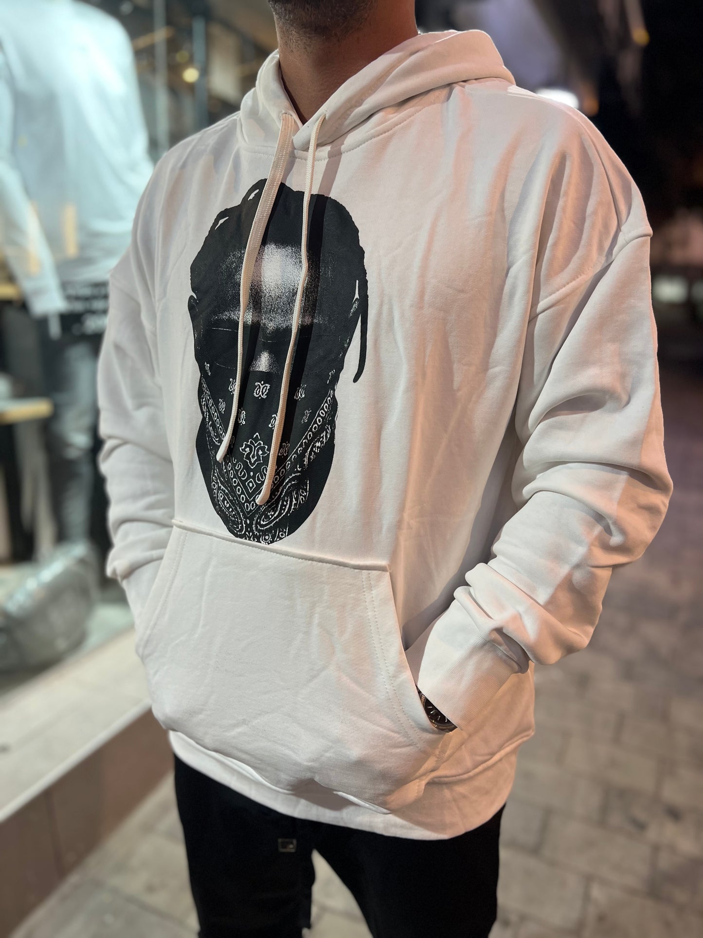 קפוצ'ון מסכה אופנה לבן שחור