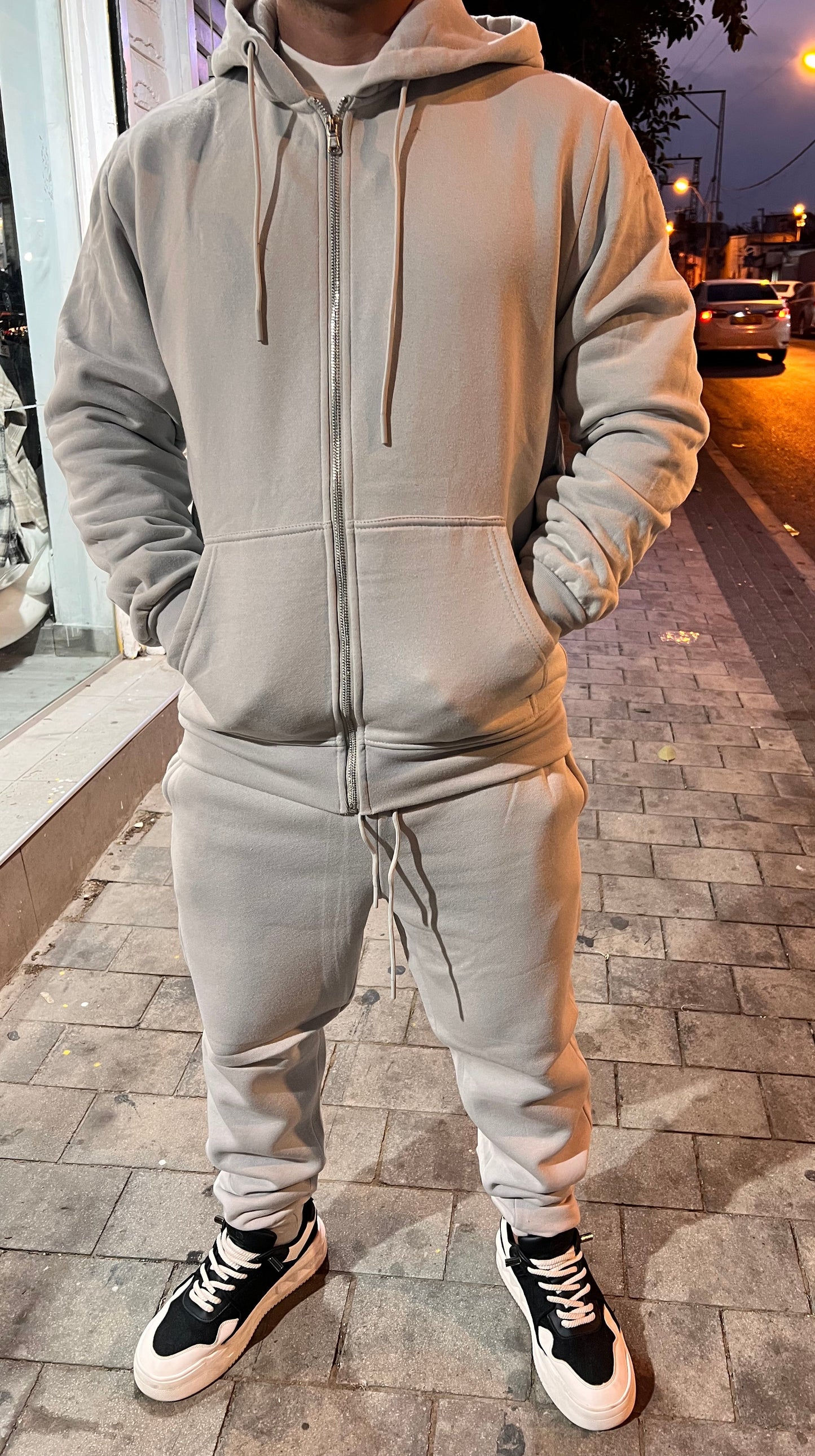 חליפת קפוצ׳ון רוכסן אפור בהיר