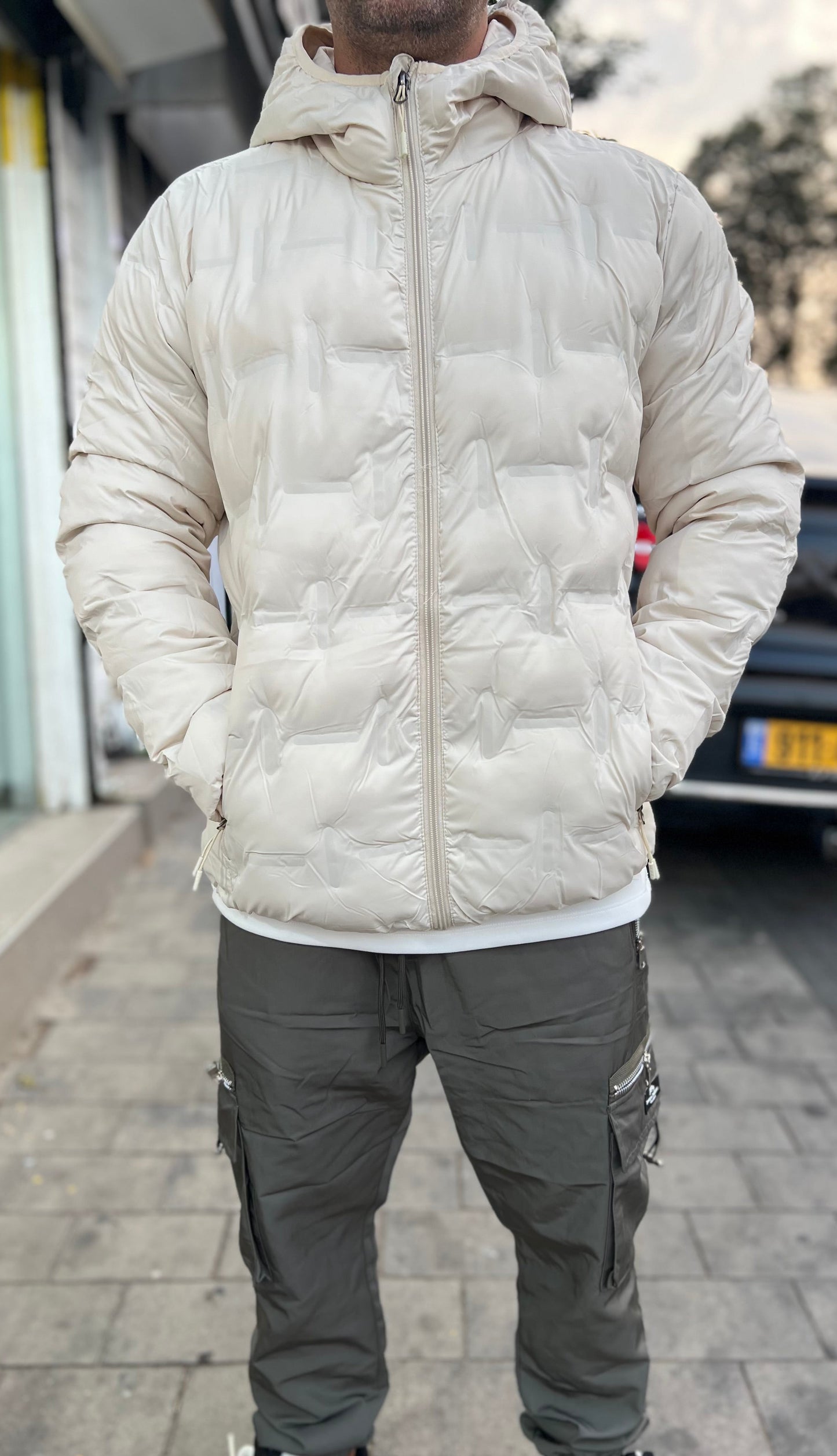 מעיל רוח צבע בז׳