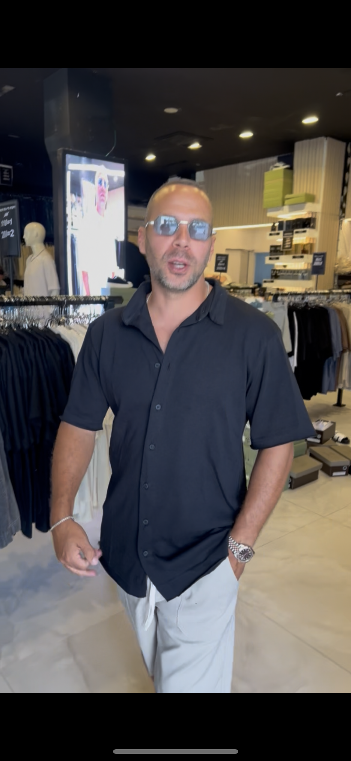 מכופתרת פשתן קצר שחור