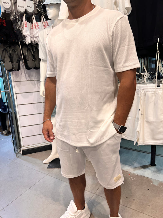 4 חליפות ב270₪