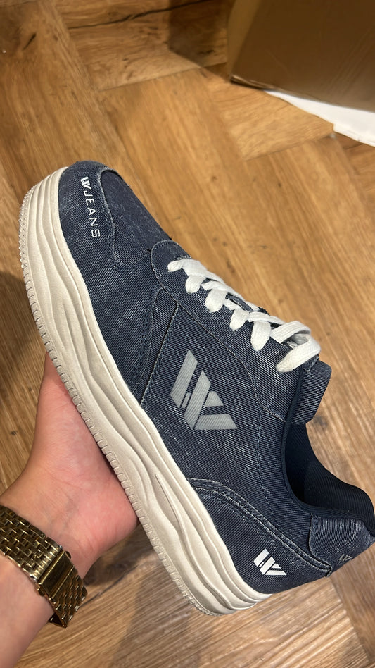 סניקרס ג׳ינס