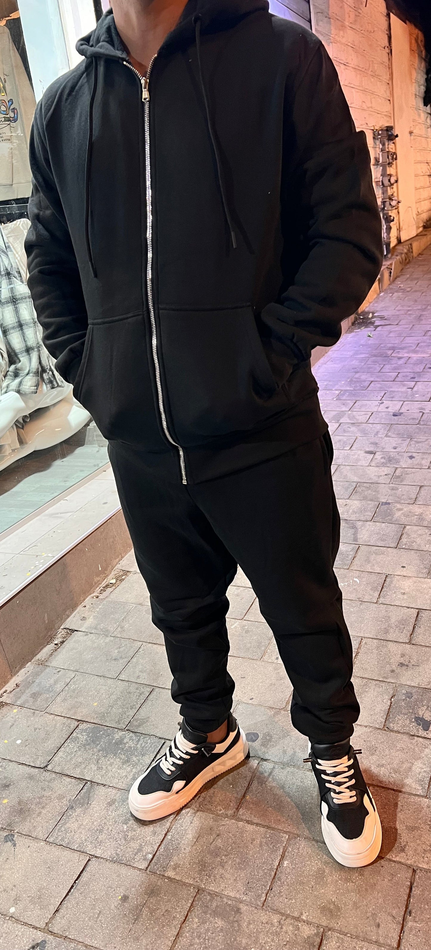 חליפת קפוצ׳ון רוכסן שחור