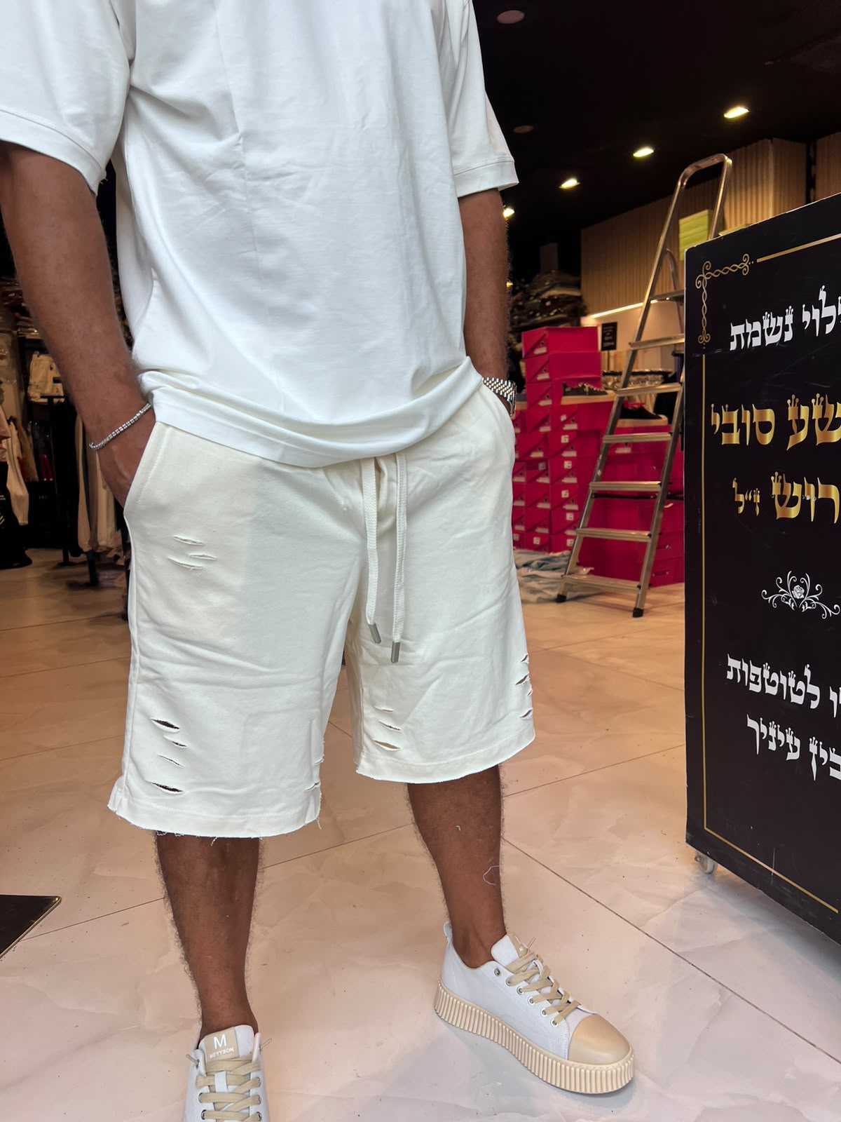 מכנס קרעים צבע שמנת