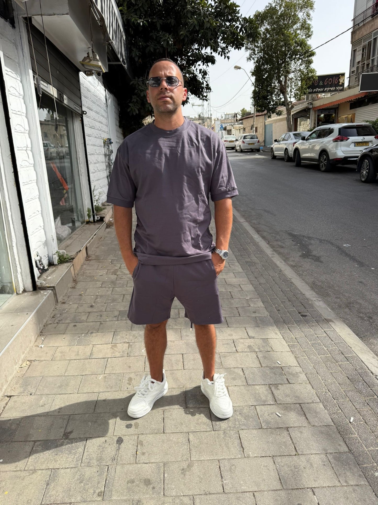 חליפה מנגט ביד אפור