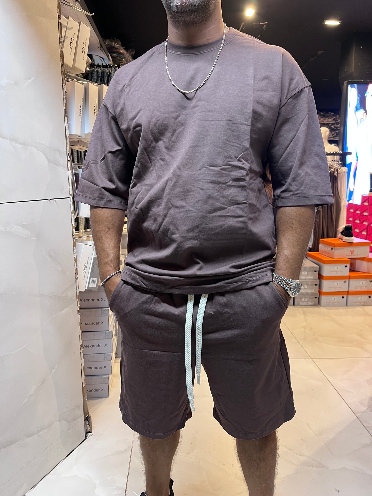 חליפת טוקיו חום
