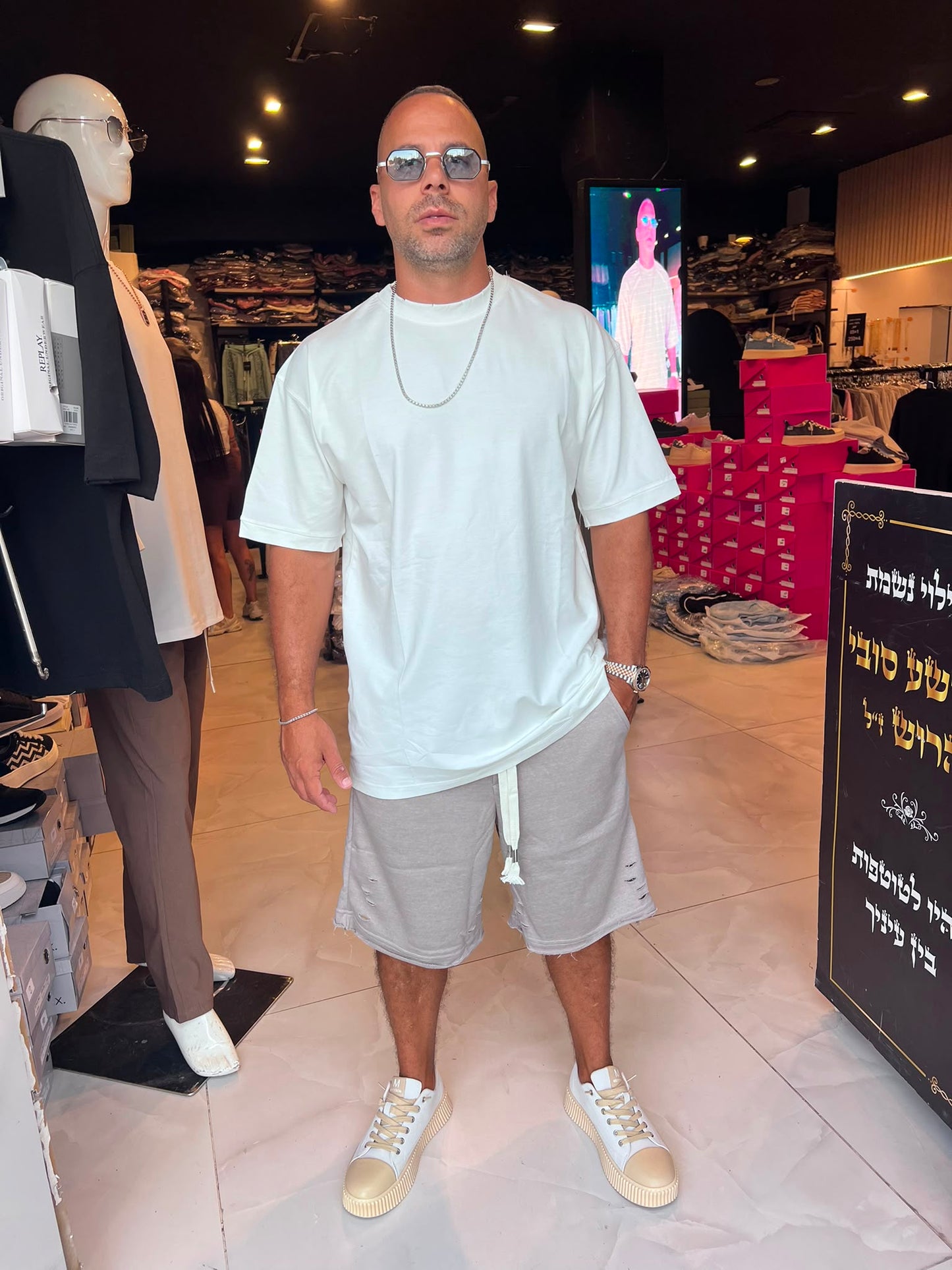 מכנס קרעים צבע בז