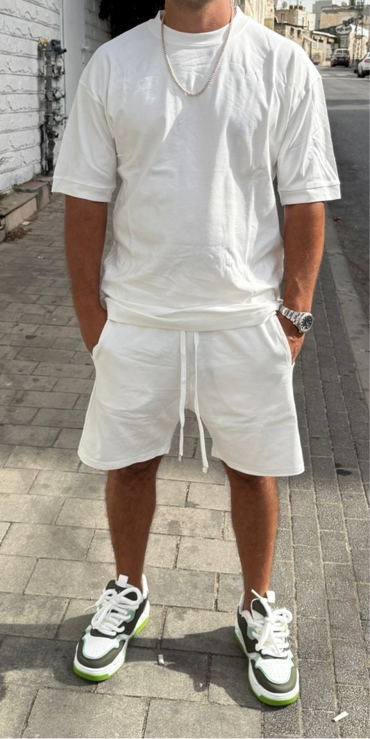 חליפה מנגט ביד לבן