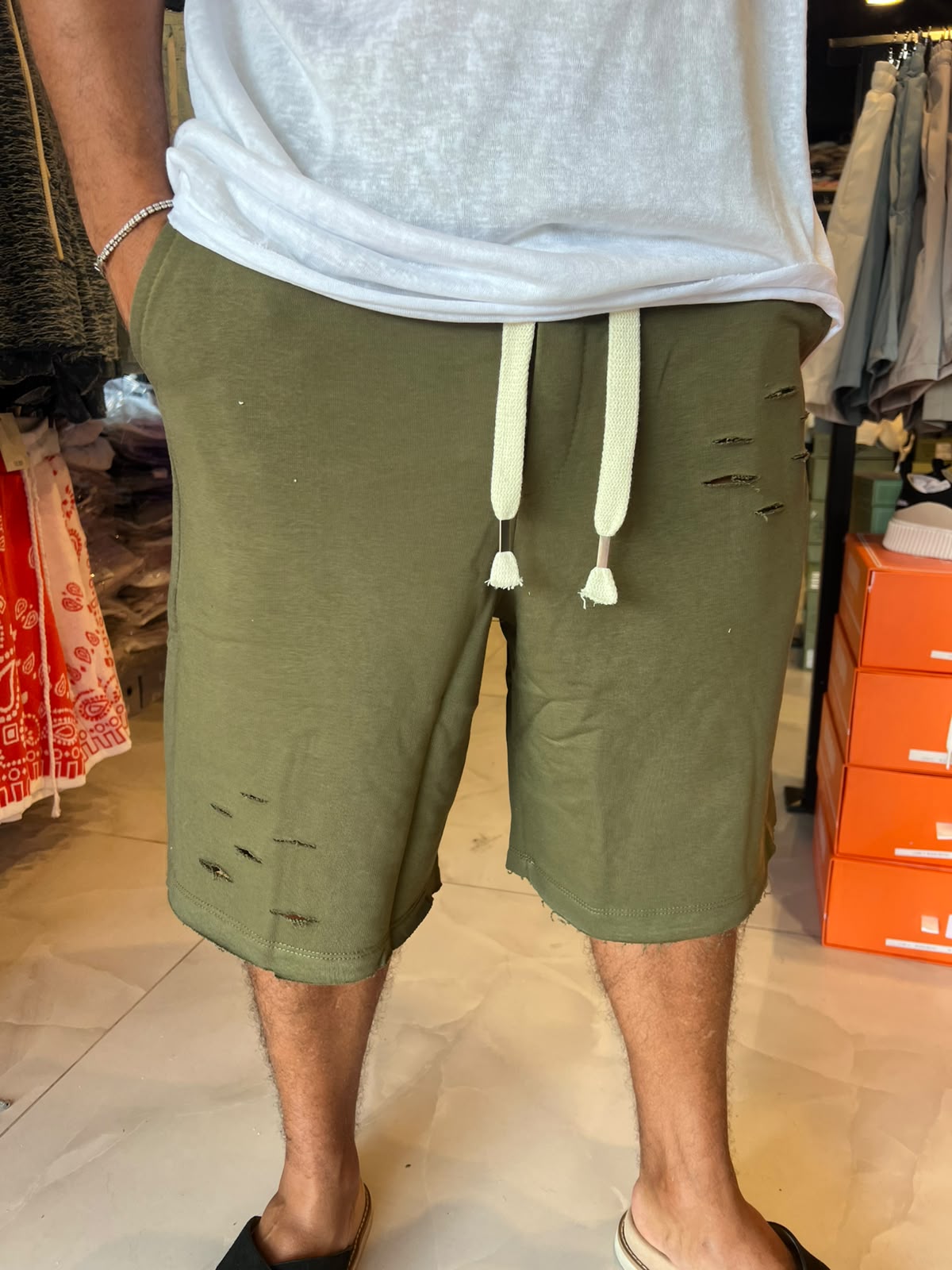 מכנס קרעים צבע ירוק