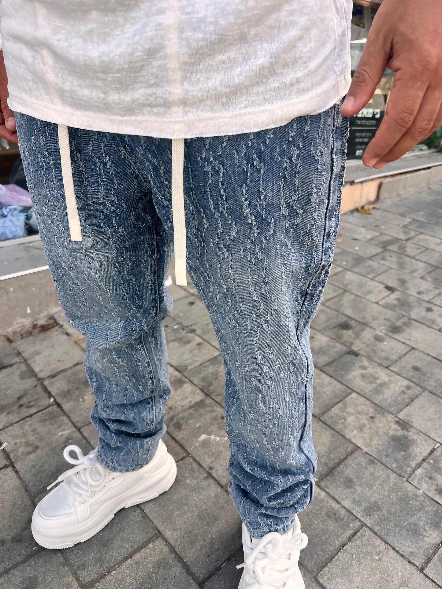 ג׳ינס אופנה קרעים זיגזג