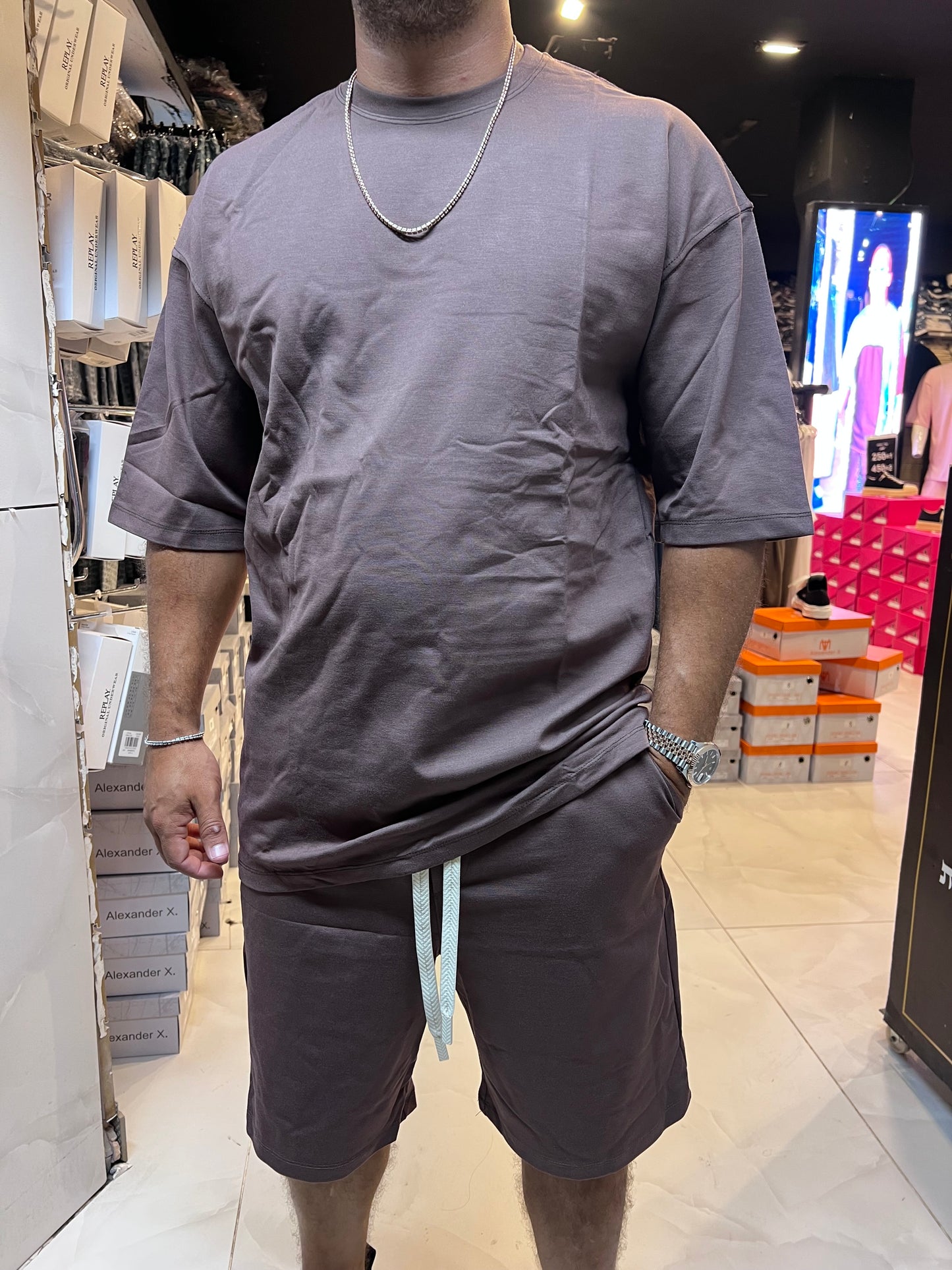 חליפת טוקיו חום