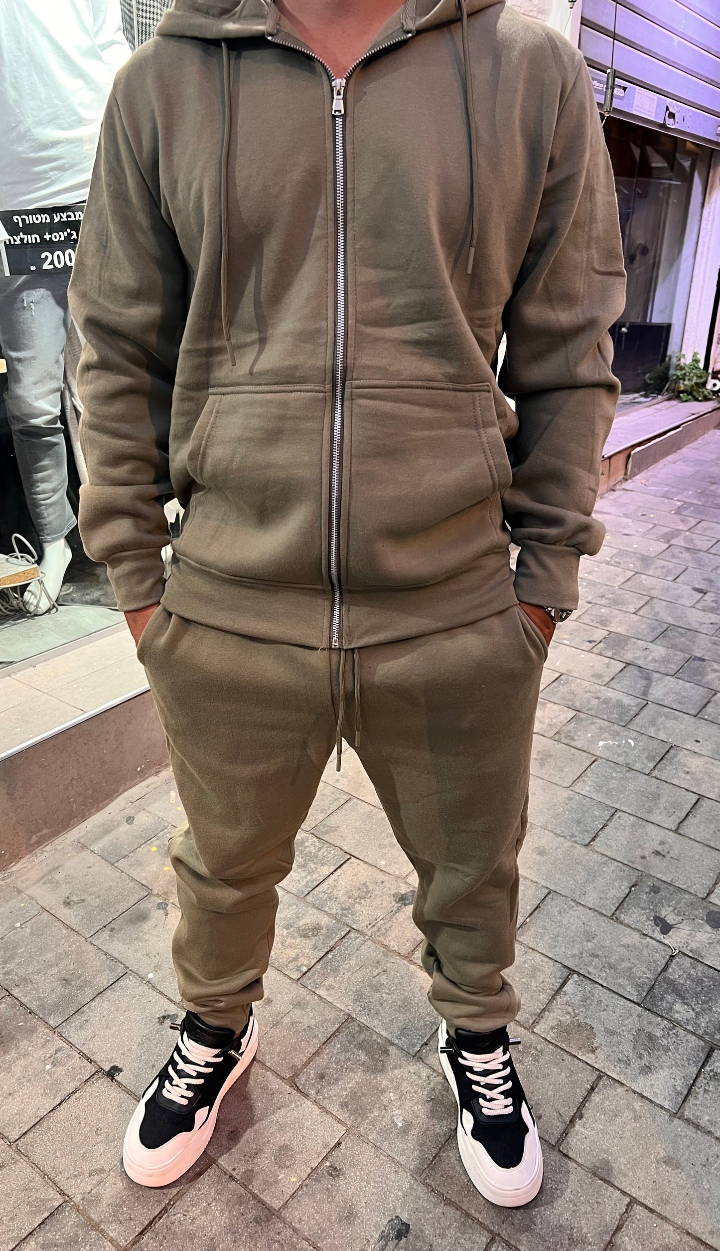 חליפת קפוצ׳ון רוכסן ירוק זית מושלמת חובה