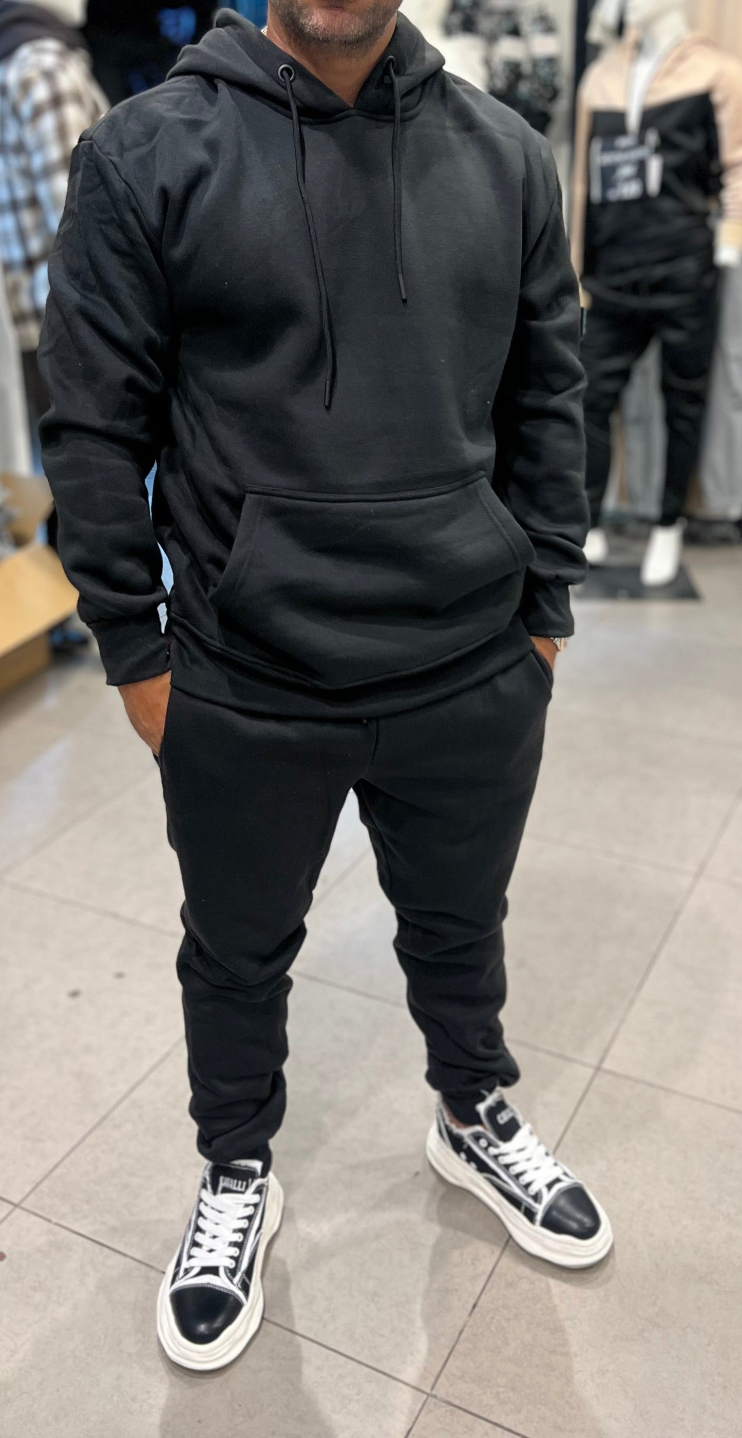 חליפת קפוצ׳ון פותר שחור