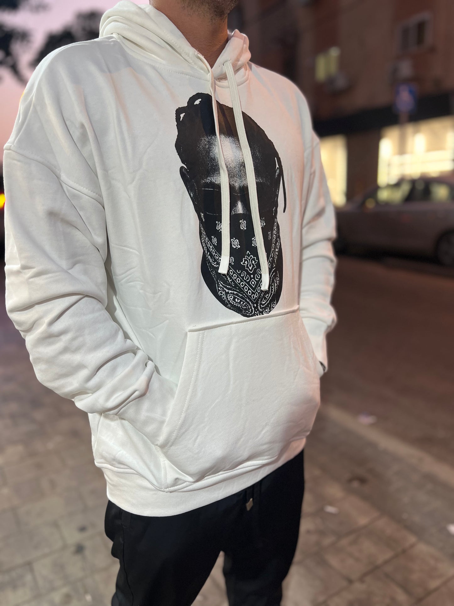 קפוצ'ון מסכה אופנה לבן שחור