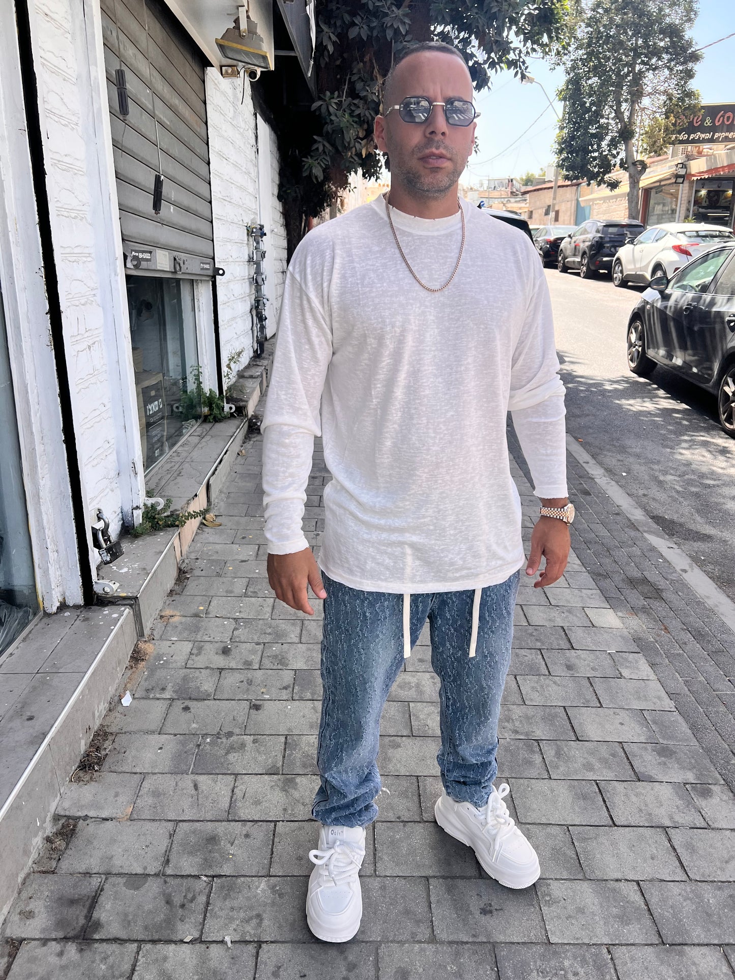 ג׳ינס אופנה קרעים זיגזג