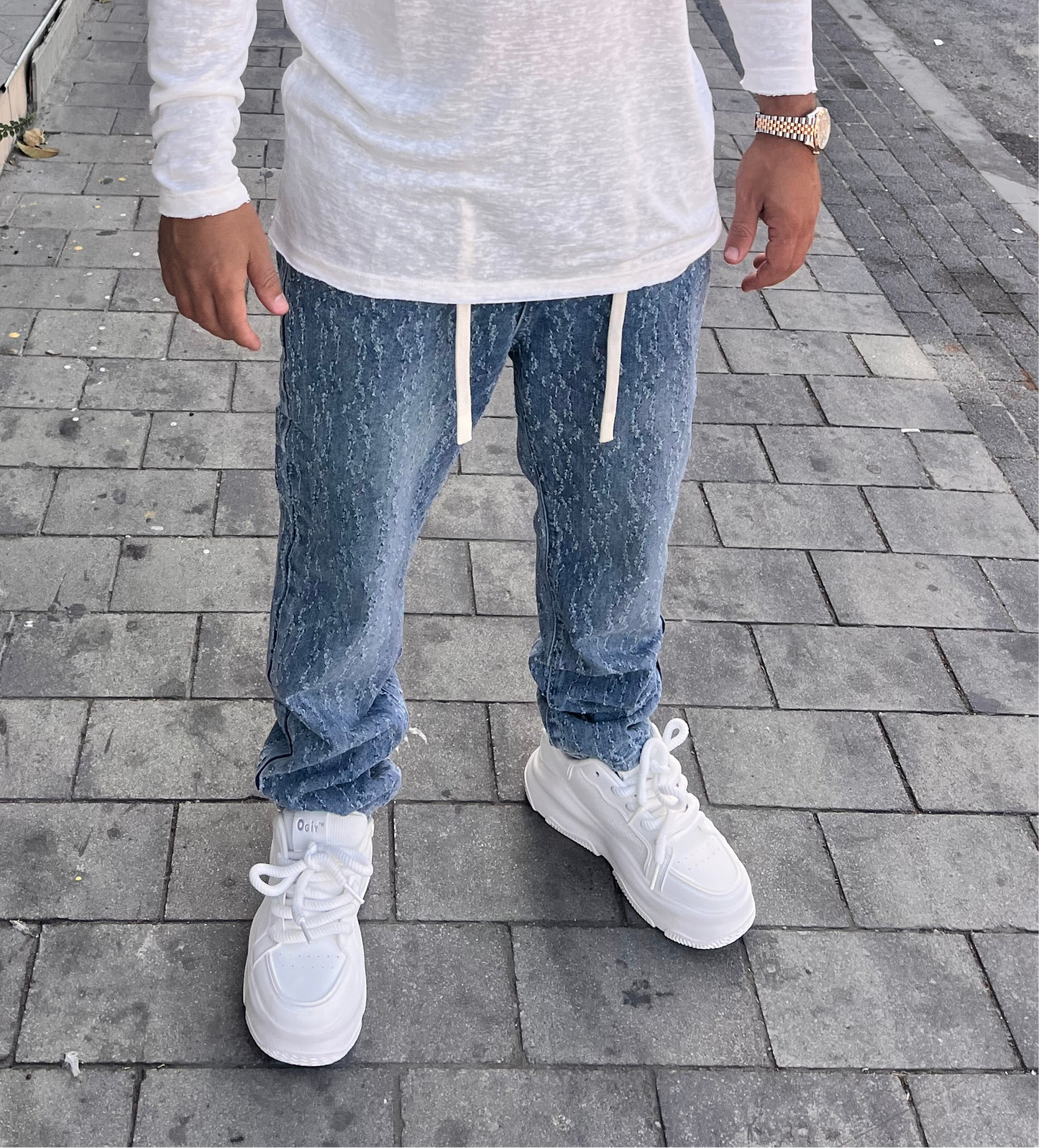 ג׳ינס אופנה קרעים זיגזג