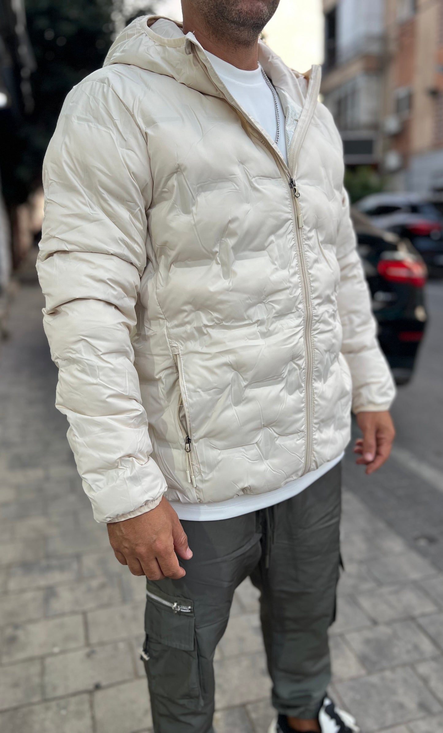 מעיל רוח צבע בז׳