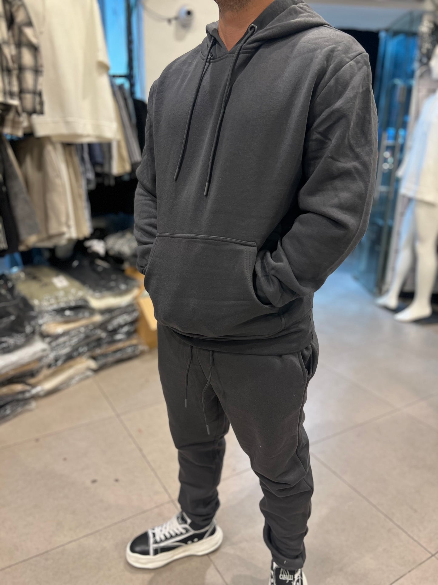 חליפת קפוצ׳ון פותר אפור כהה