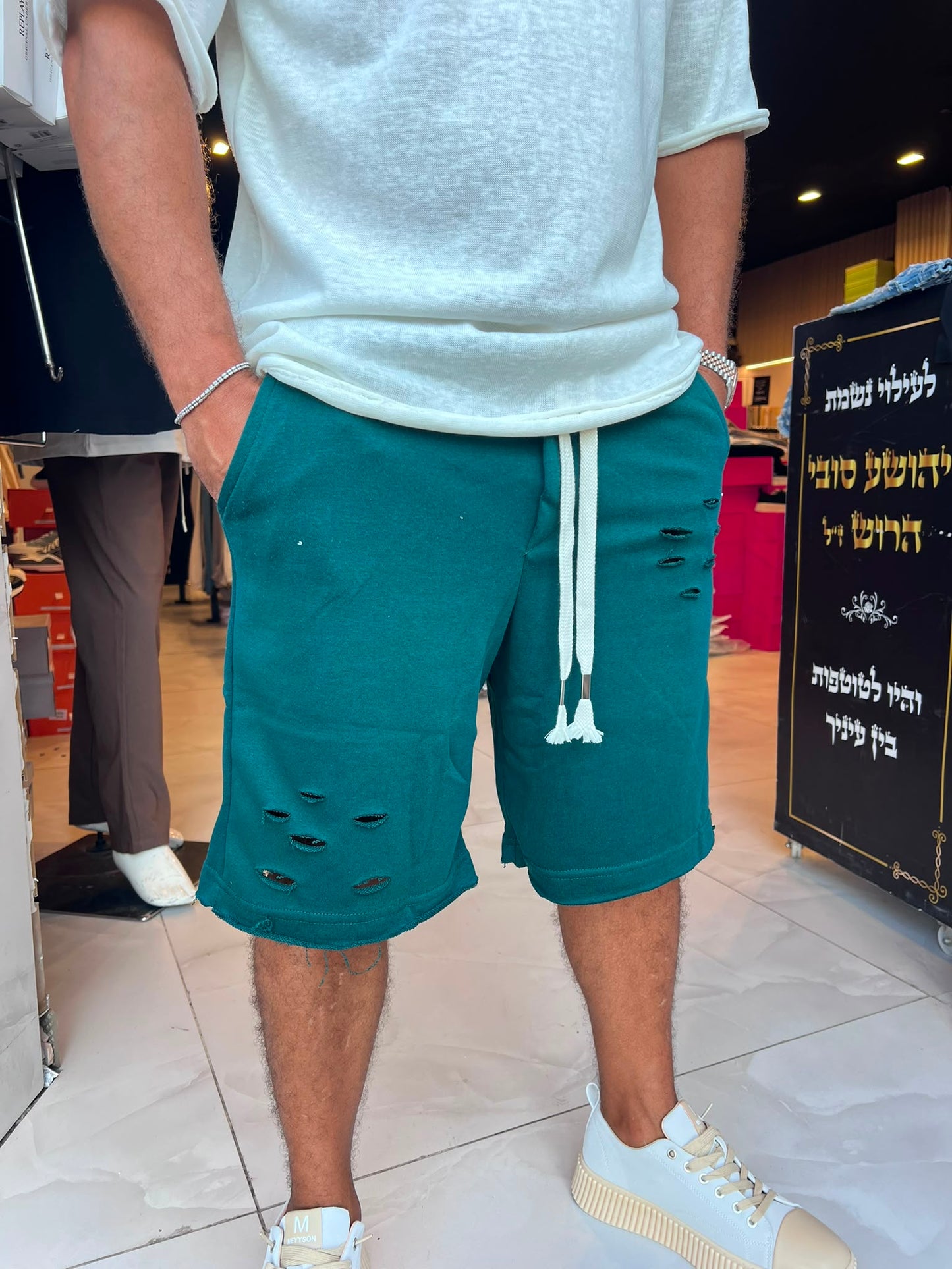 מכנס קרעים צבע ירוק