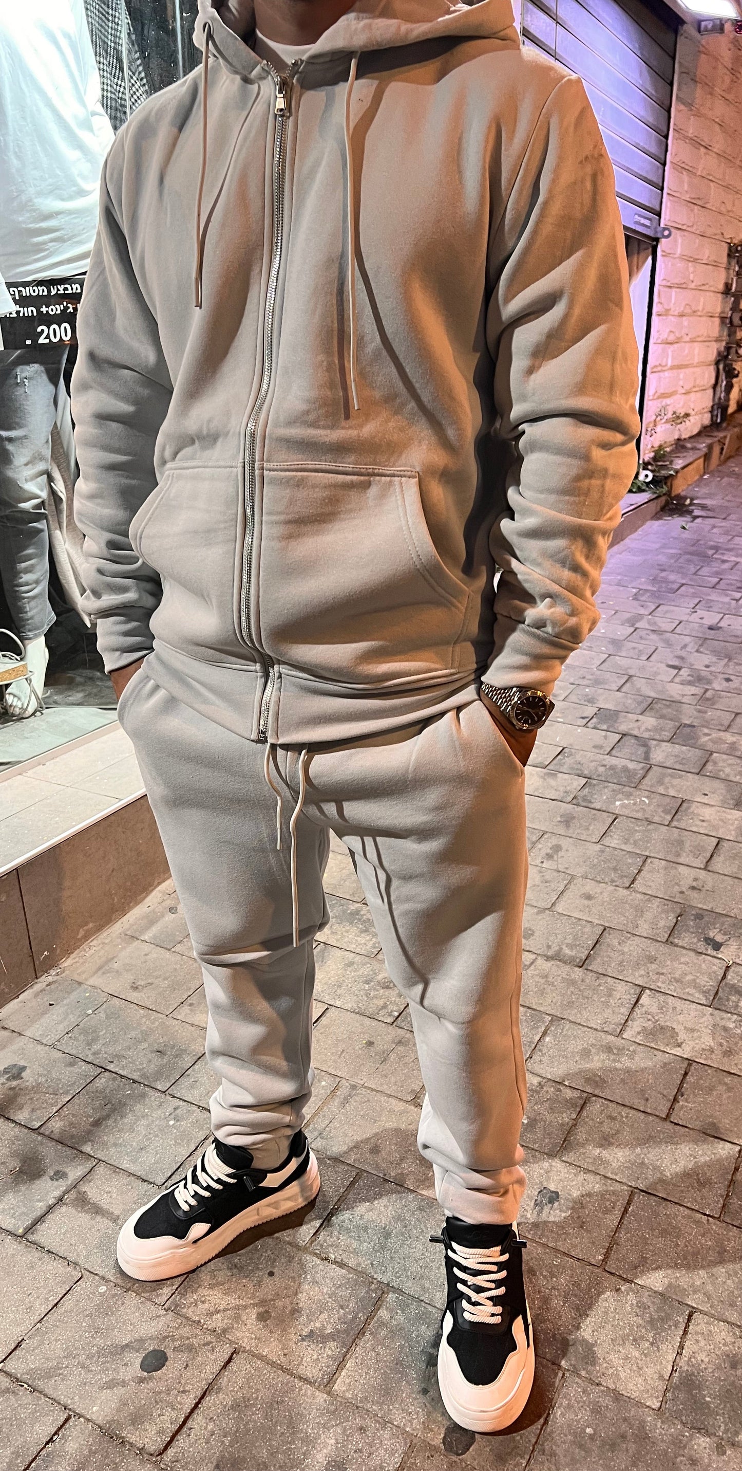 חליפת קפוצ׳ון רוכסן אפור בהיר