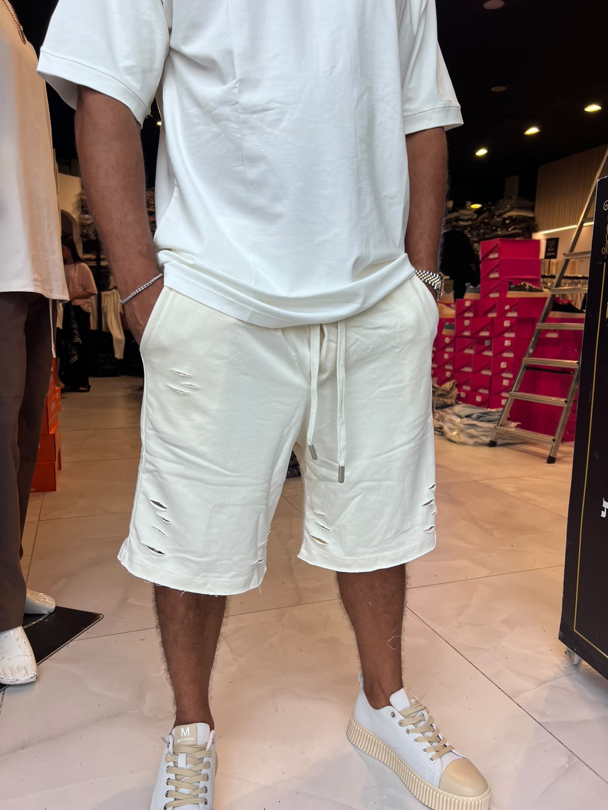 מכנס קרעים צבע שמנת