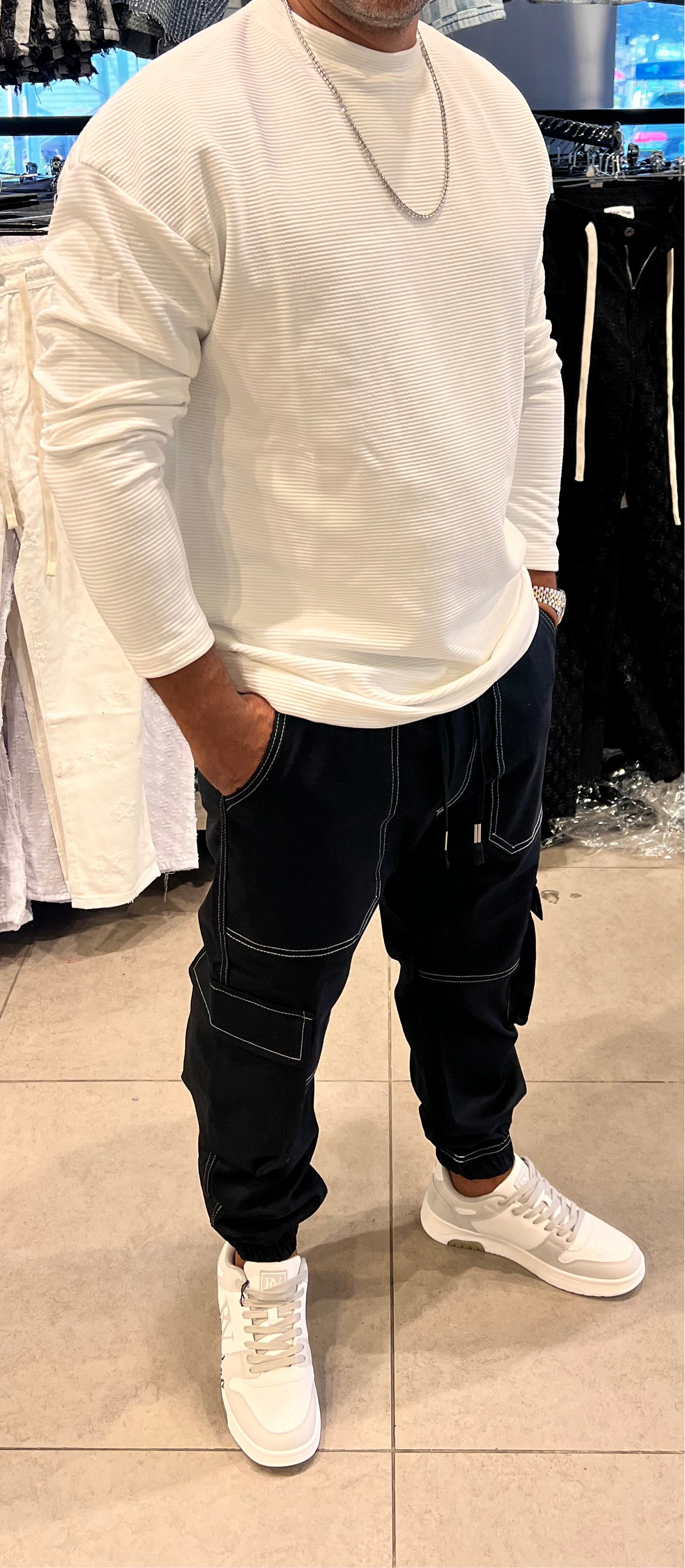 דגמ״ח שחור תפר לבן