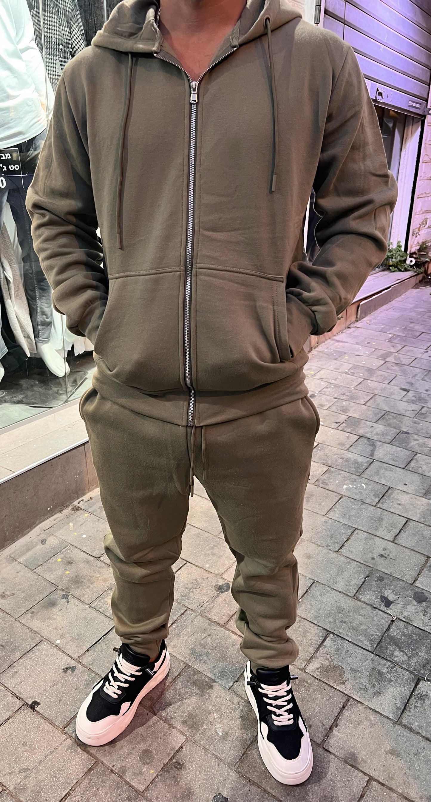 חליפת קפוצ׳ון רוכסן ירוק זית מושלמת חובה