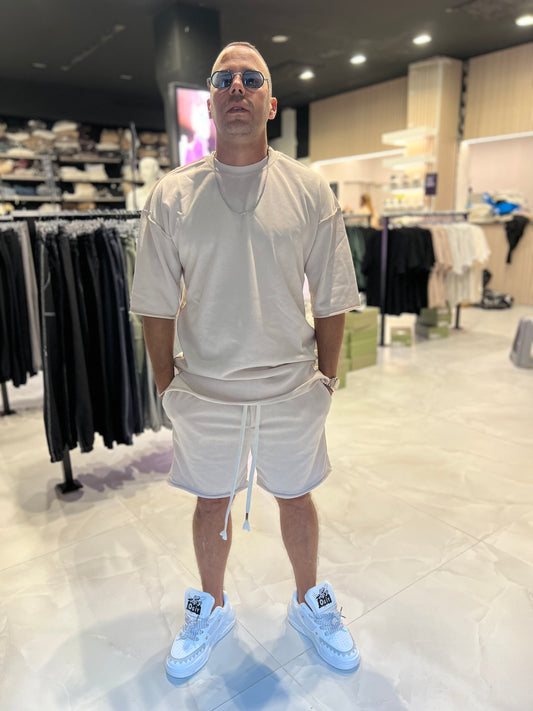 חליפת אופנה בז