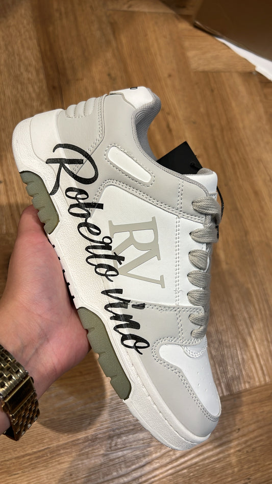 נעל רוברטו וינו כתוביות בשחור