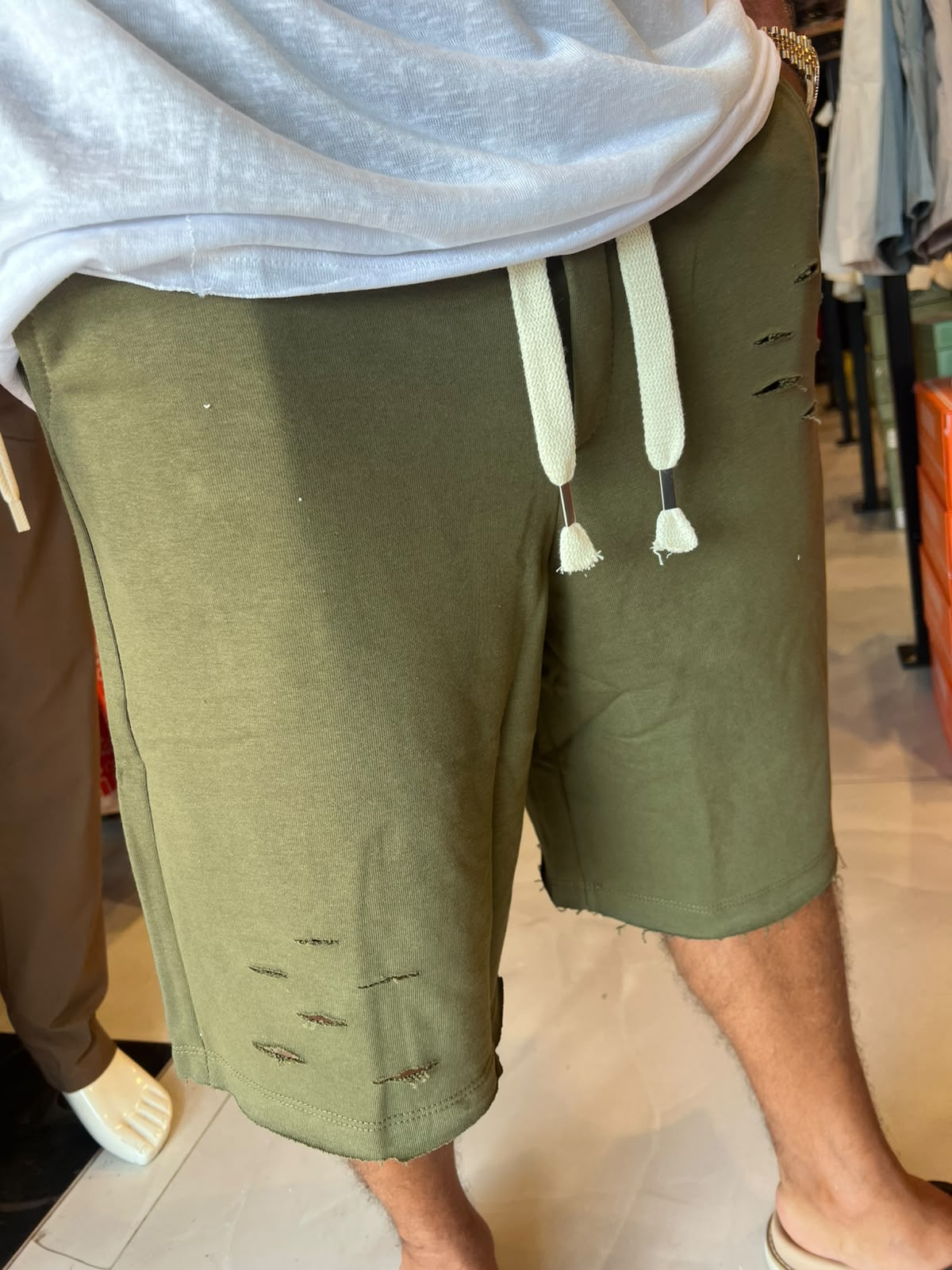 מכנס קרעים צבע ירוק