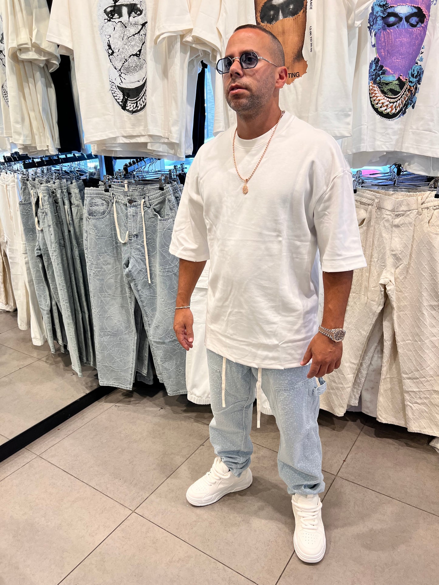 ג׳ינס אופנה קרעים תכלת