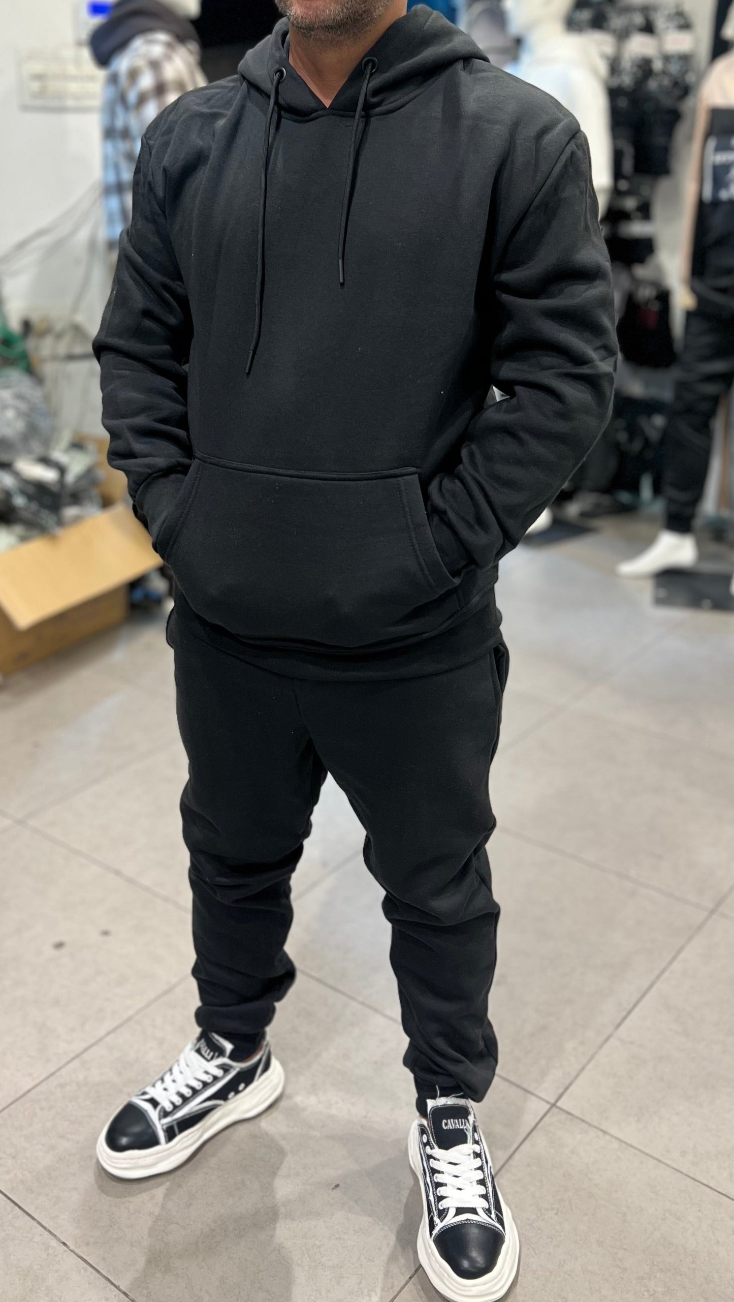 חליפת קפוצ׳ון פותר שחור