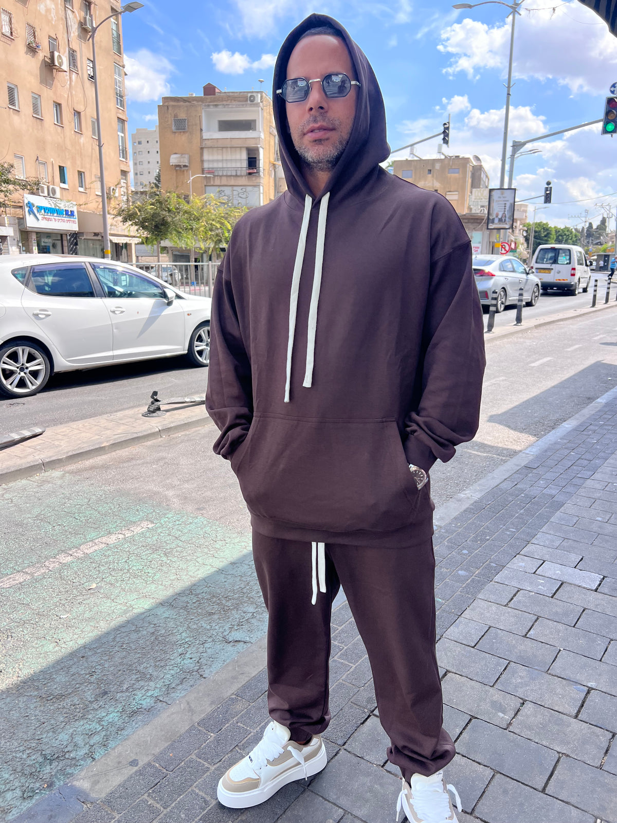 חליפת קפוצ׳ון חום